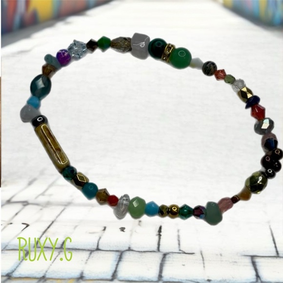 4.   Vibrant Beaded Bracelet Set - Picture 8 of 9
